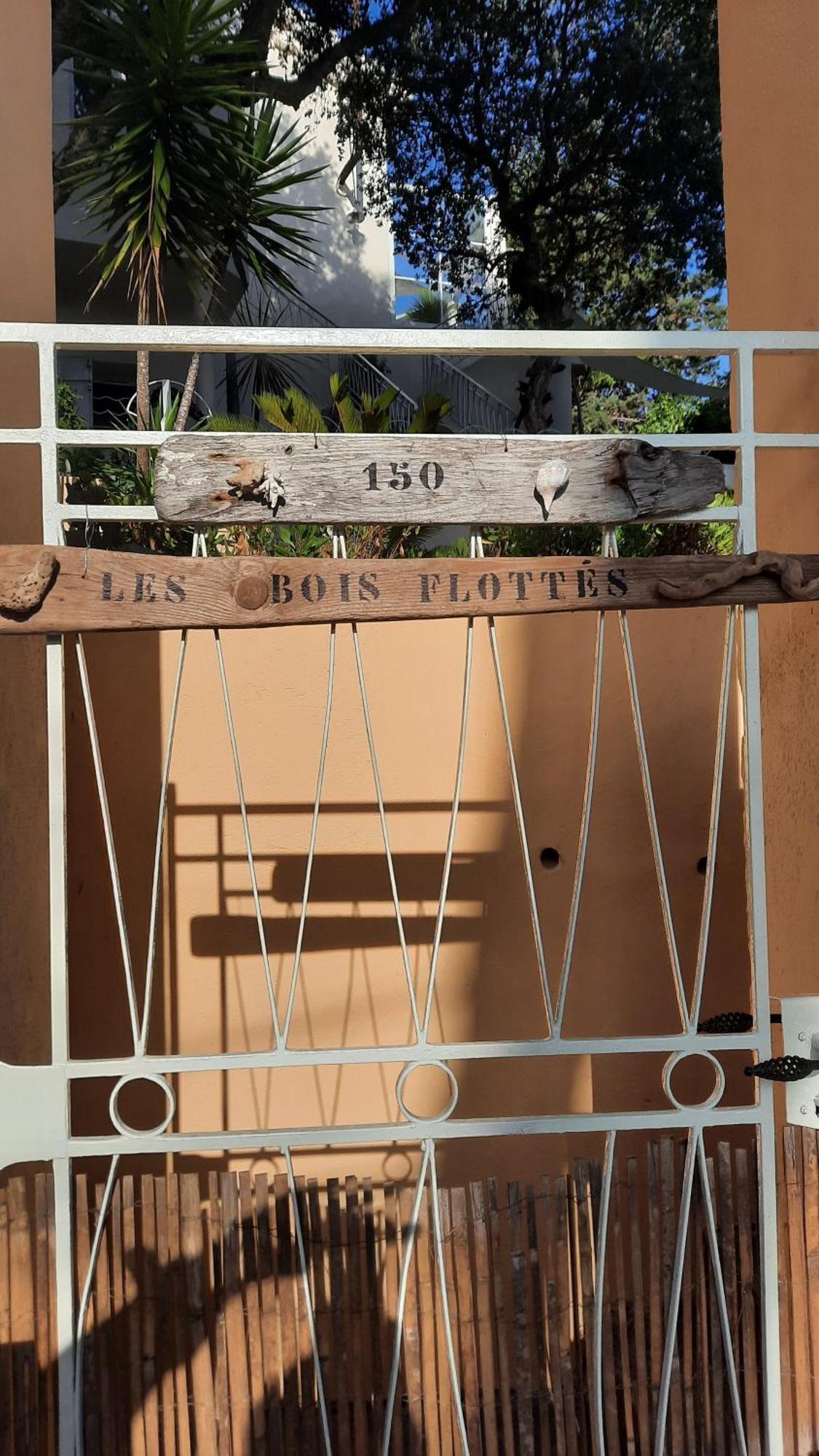 Les Bois Flottes . Plage De La Verne Ла-Сейн-сюр-Мер Екстер'єр фото